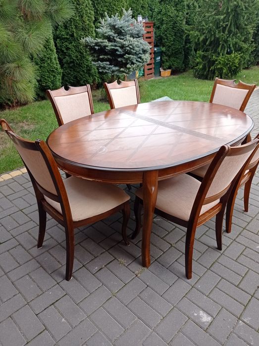 Stół drewniany + 8 drewnianych  krzeseł