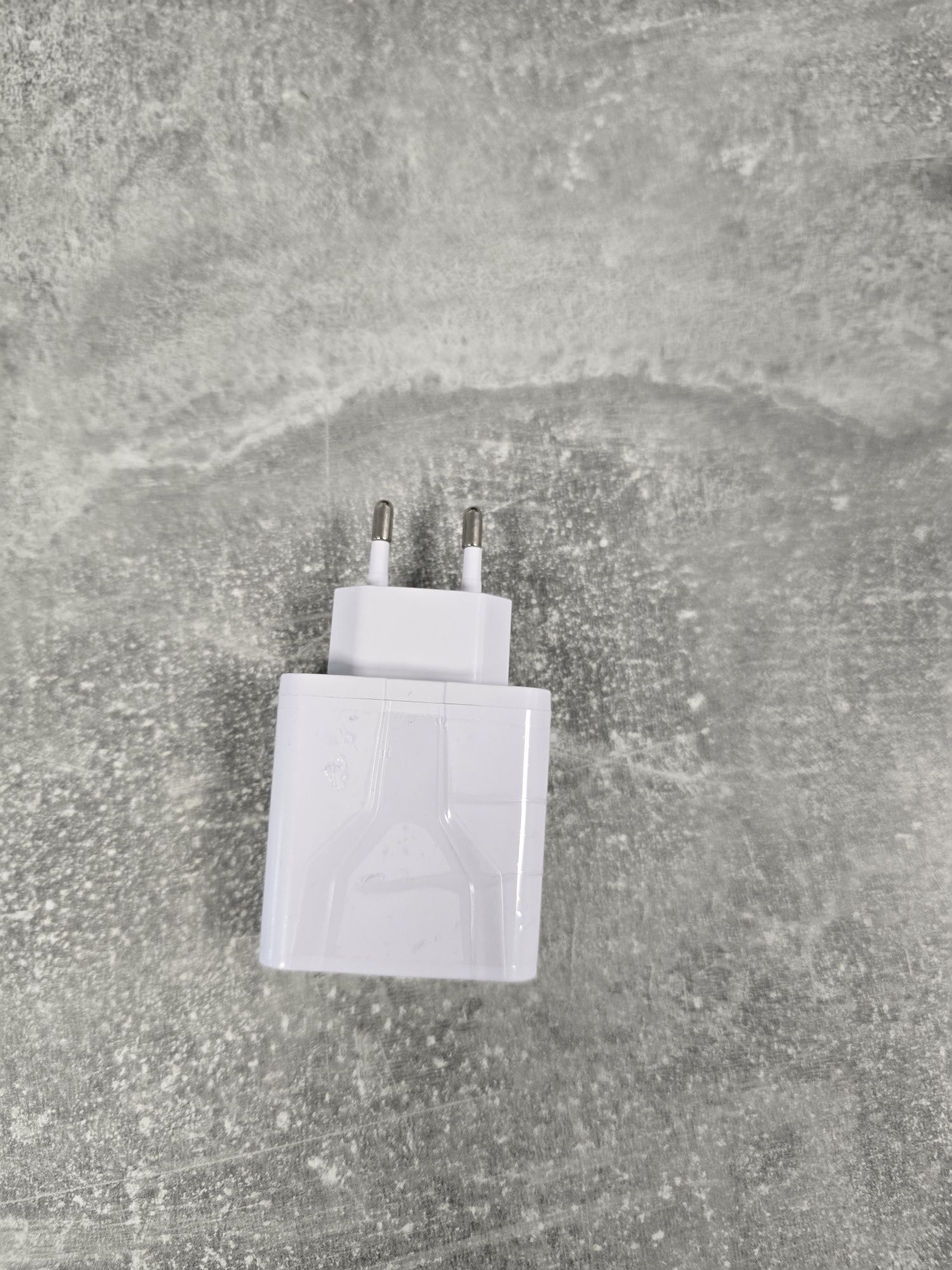 Ładowarka do telefonu Solma .
3 wejścia USB