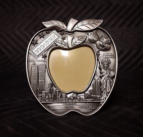 Ramka na zdjęcie w kształcie jabłka / Nowy York / Broadway.