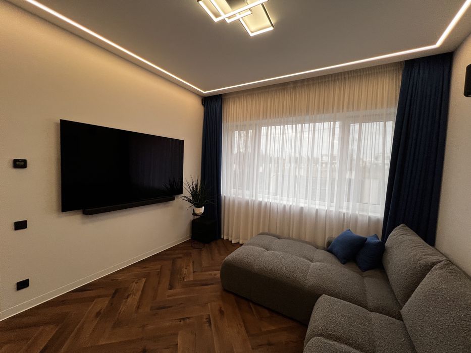 Будинок з басейном в Сокільниках