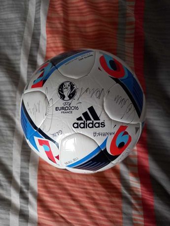 Piłka z euro 2016r z podpisami polskiej reprezentacji
