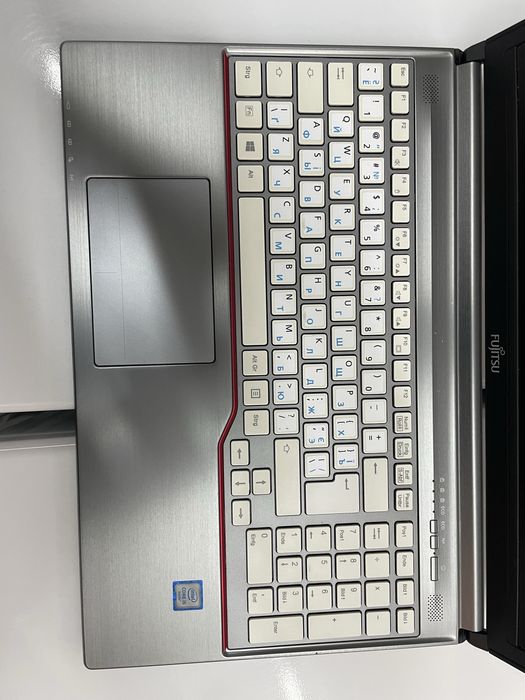 Ноутбук Fujitsu LIFEBOOK E756