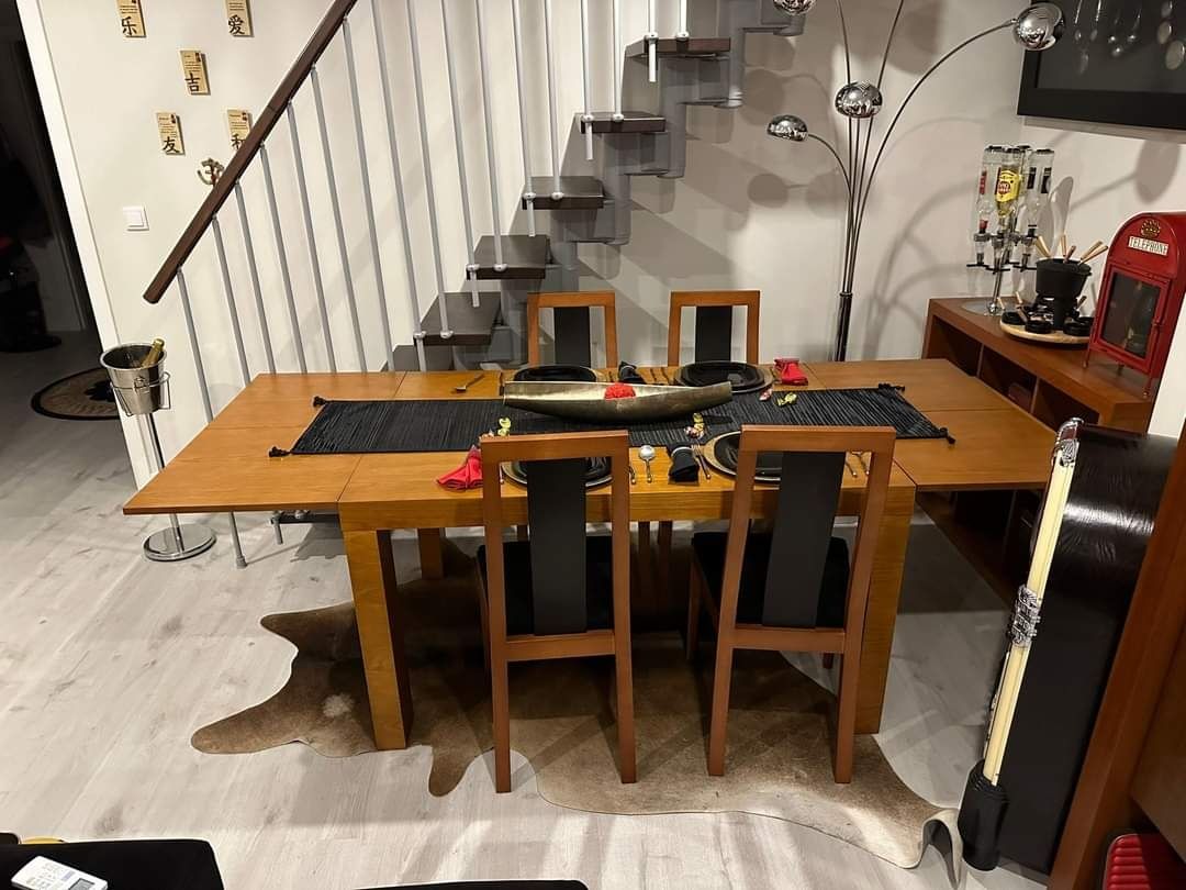 Conjunto Mesa e cadeiras de sala de jantar
