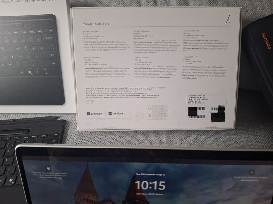 Microsoft Surface Pro 11 X Plus 512GB top extras