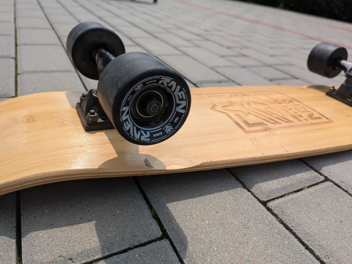 Longboard RAVEN.