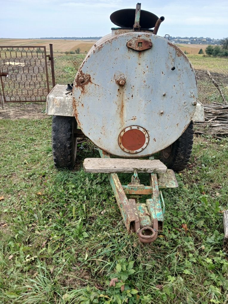 Продам бочку 1100 літрів.