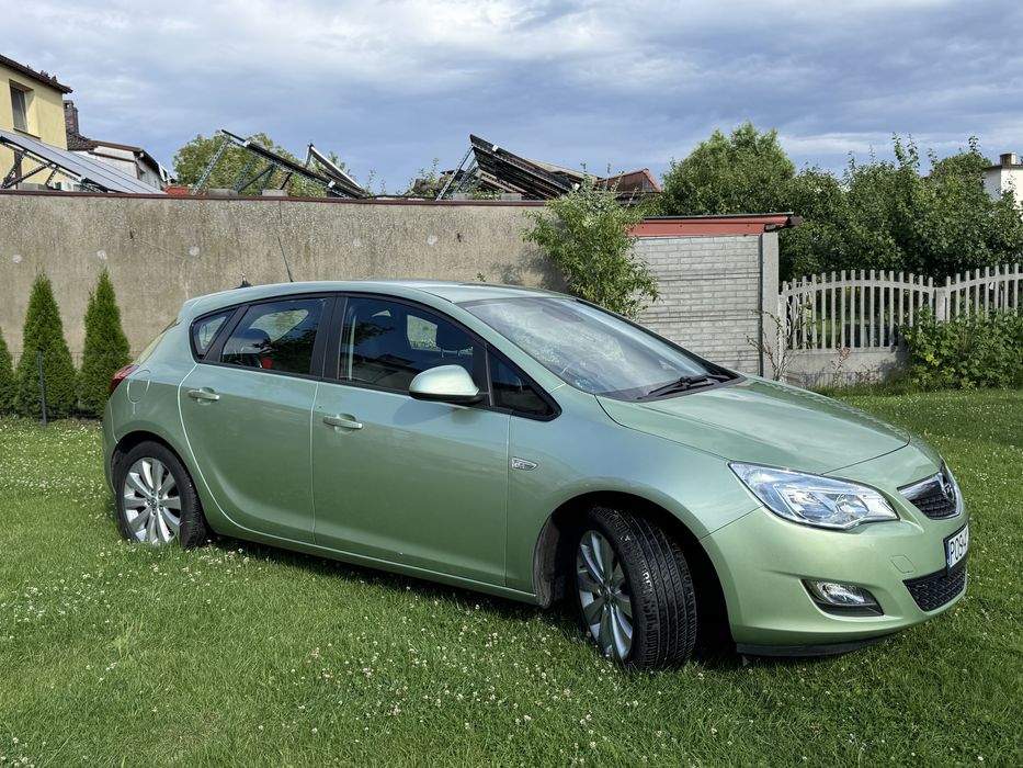 Opel Astra J (IV) 2010r. 1.6 115km