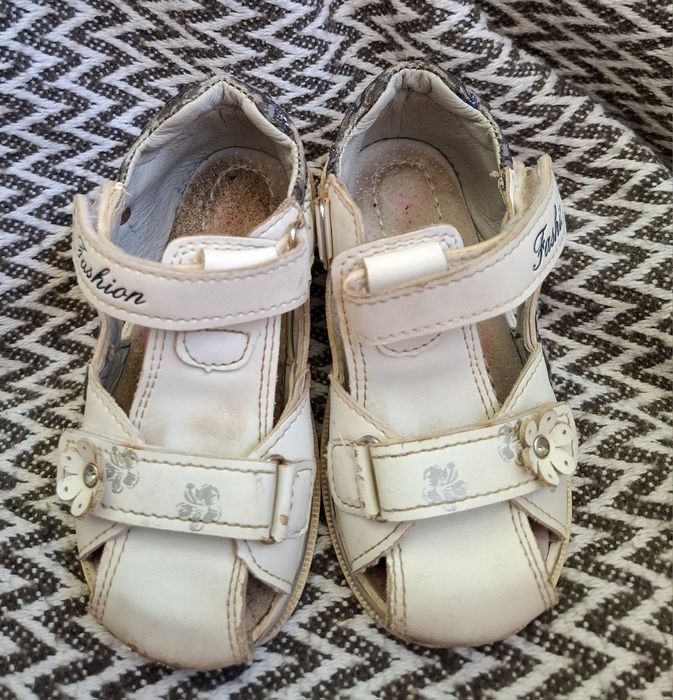 Босоніжки для дівчинки 24 розмір