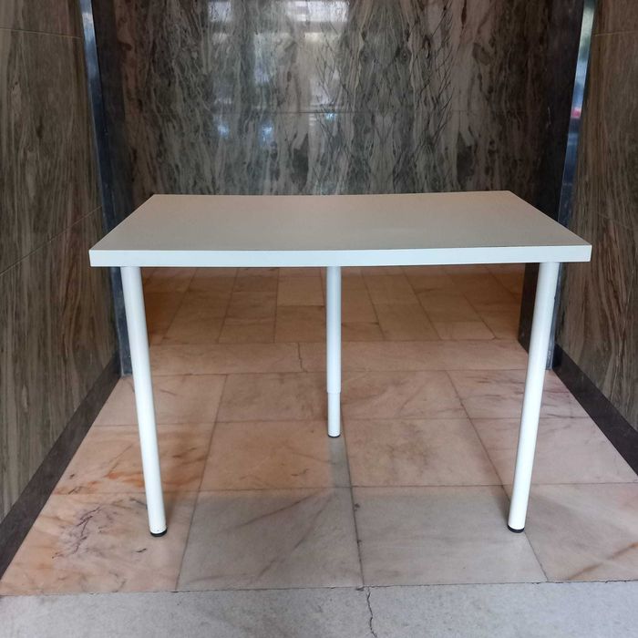 Secretária do Ikea