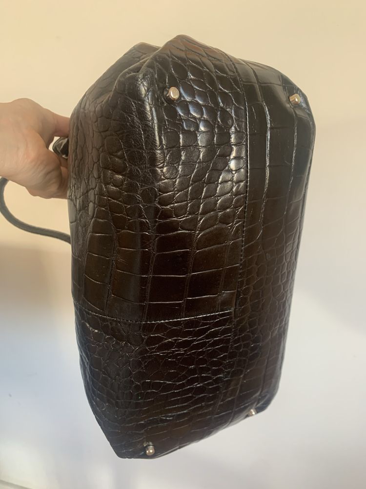 Czarna torebka Furla
