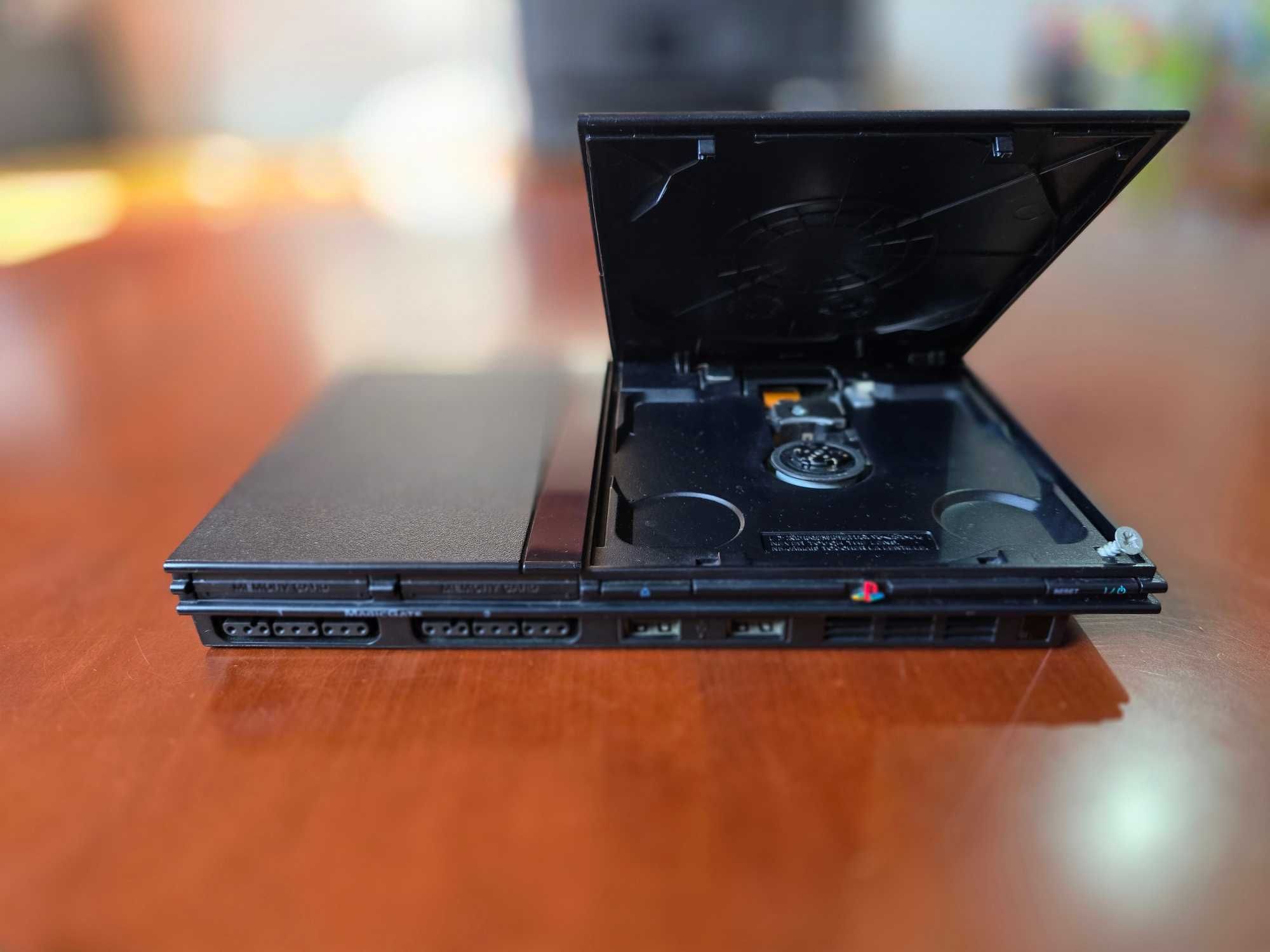 PlayStation 2 Slim Desbloqueada + 3 Comandos + 2 Cartões de Memória
