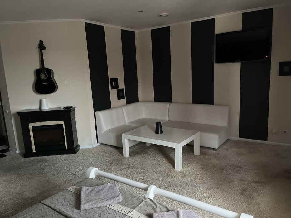 Отель на березі Дніпра