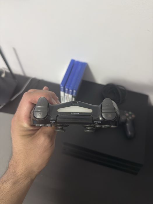 Playstatio 4 Pro 500mgb + 2 comandos + Jogos