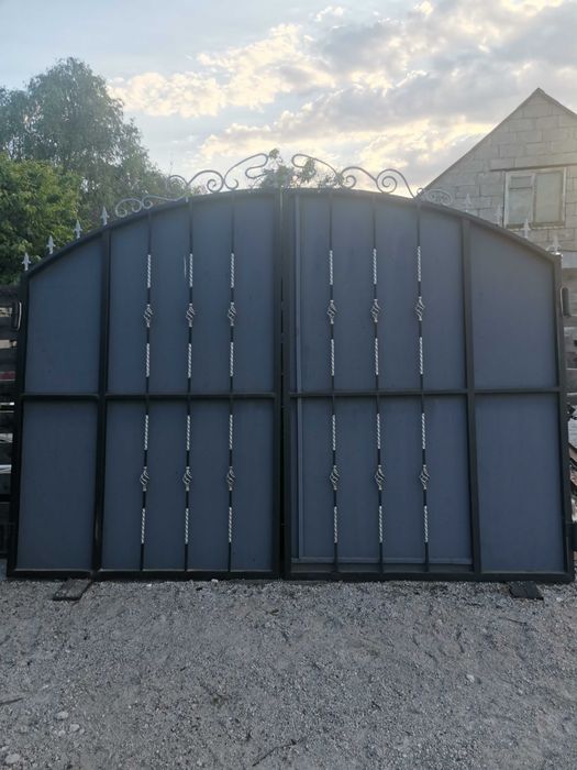 Продам ворота ковані
