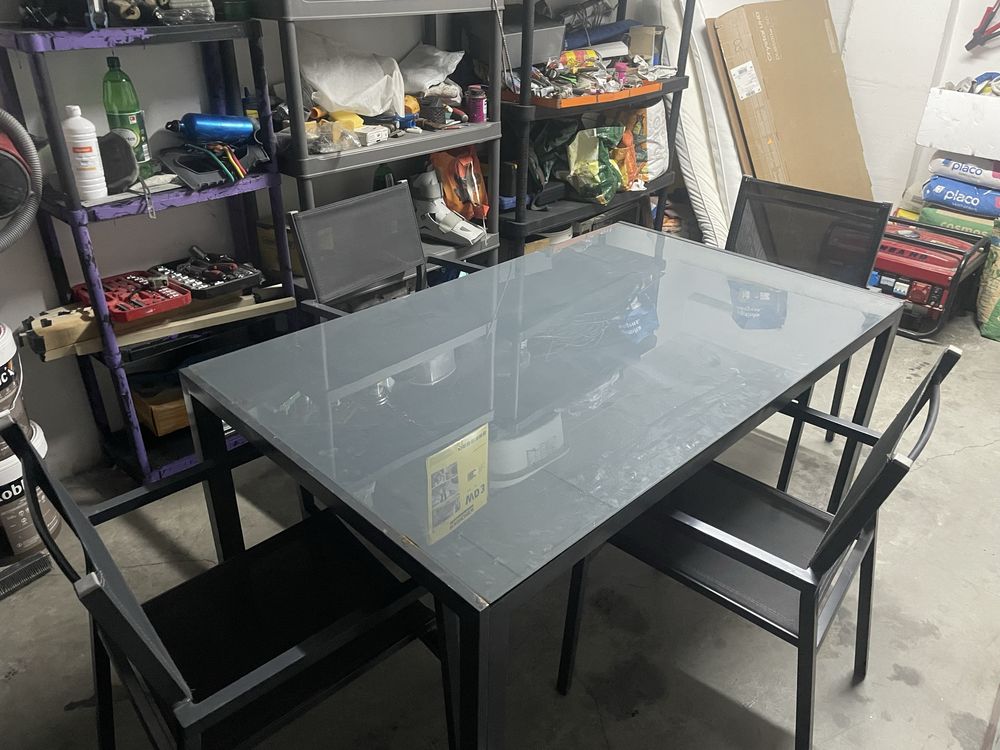 Mesa em vidro com 4 cadeiras