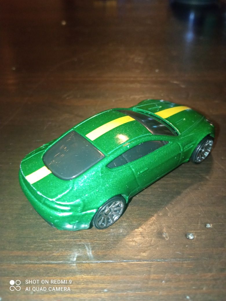 Aston Martin V8 Vantage hot wheels