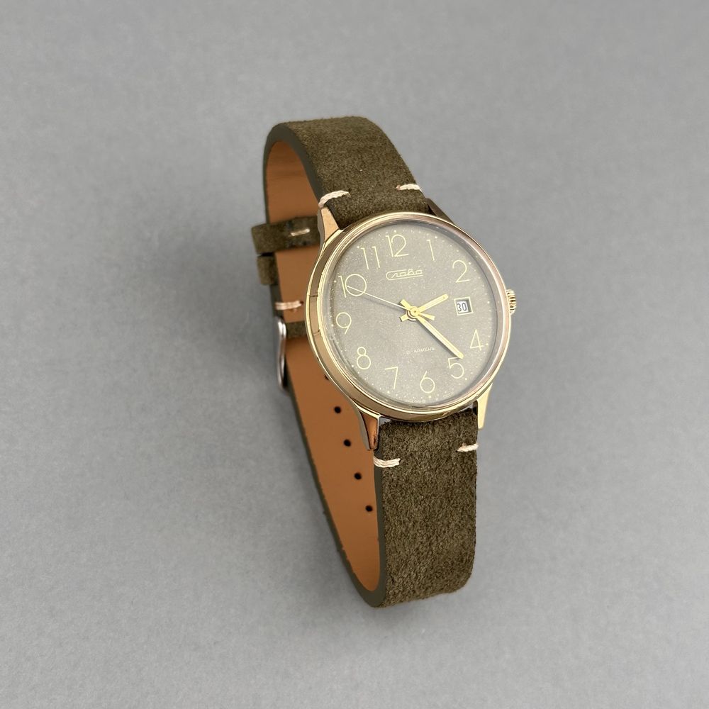 Zegarek vintage Slava – oliwkowa tarcza | ręczny naciąg | USSR