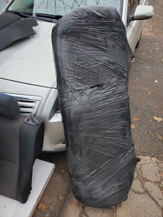 Задні сидіння avensis t25