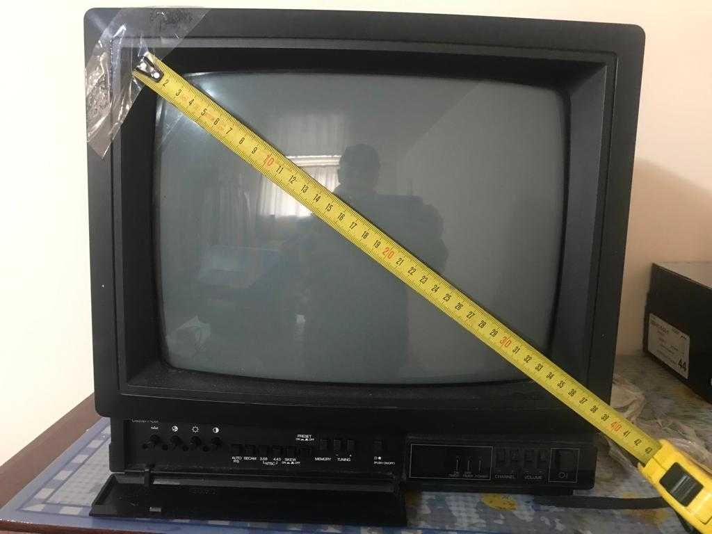 телевізор JVC диагональ 32 см.