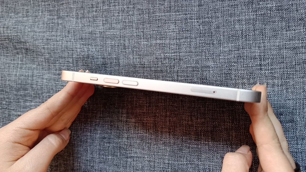 iPhone 14 wraz z oryginalnym etui Apple Magsafe
