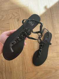 Czarne klapki/sandałki