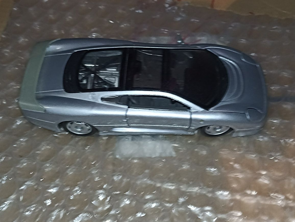 Model samochodu Jaguar XJ 220 Majsto 1:24