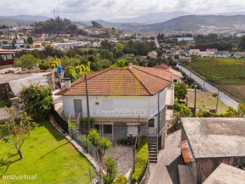 Moradia T6 em Lanhoso - Espaço, Conforto e Versatilidade