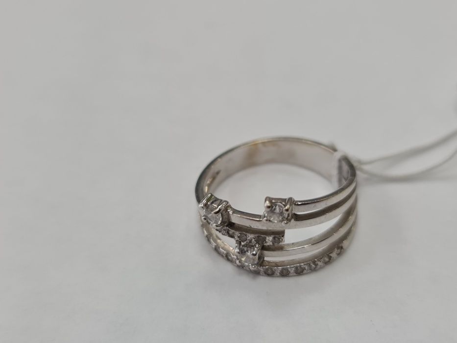 Piękny klasyczny złoty pierścionek damski/ 585/ 3.06 gram/ R14/ Białe