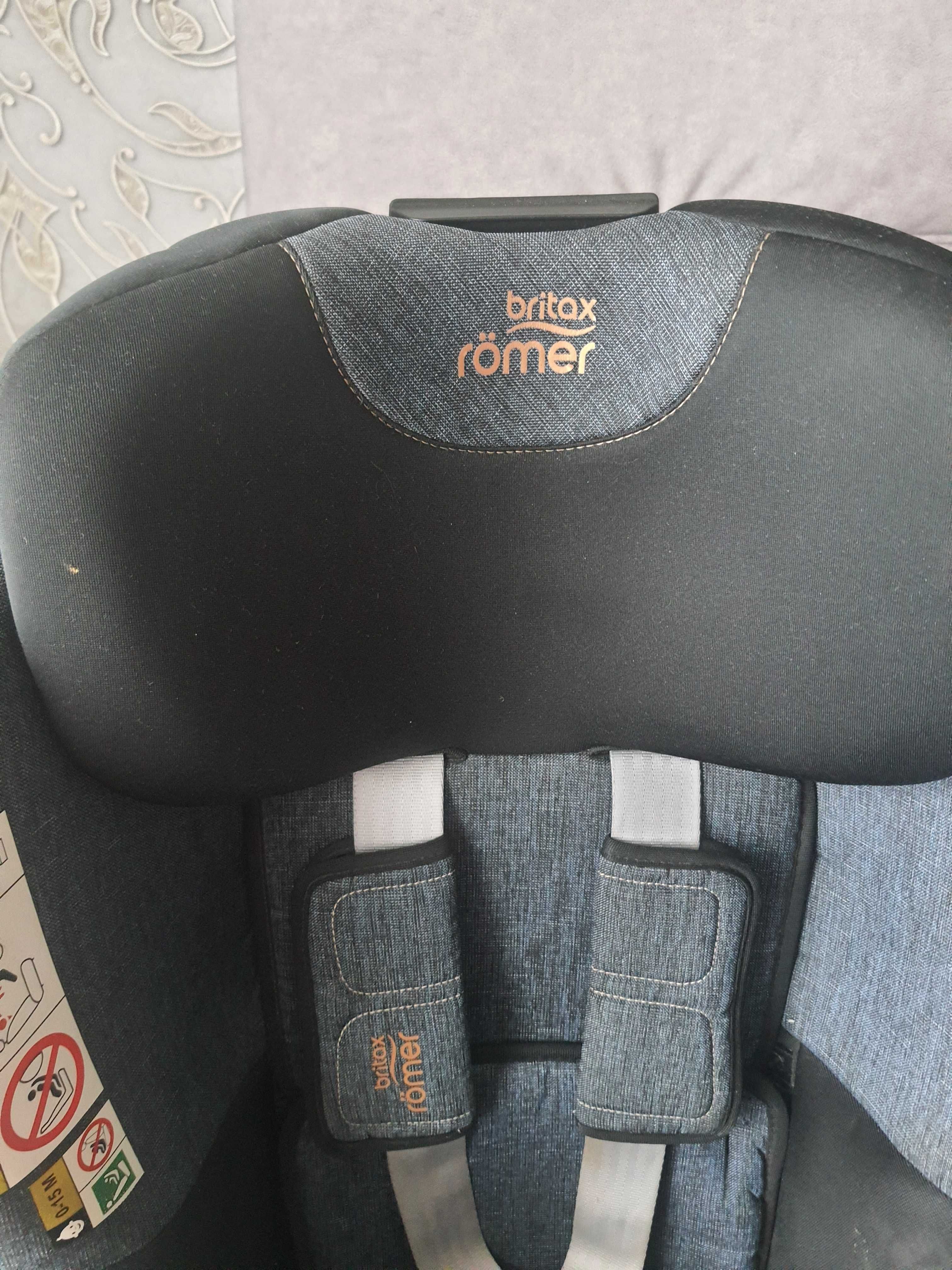 Автокрісло britax romer dualfix M i-size від 61 см до 105 см