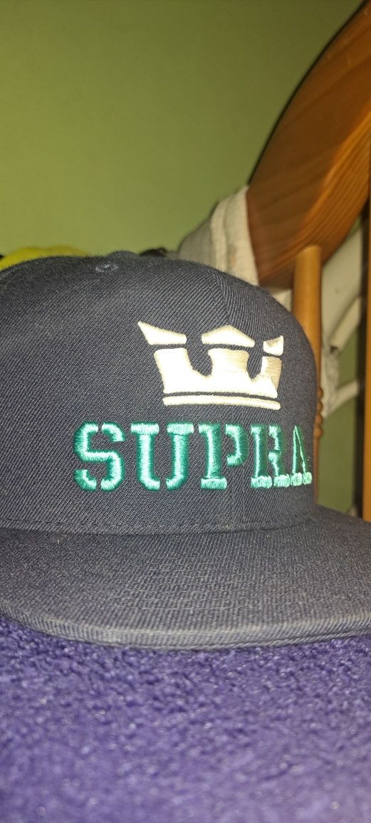 Chapéu marca SUPRA
