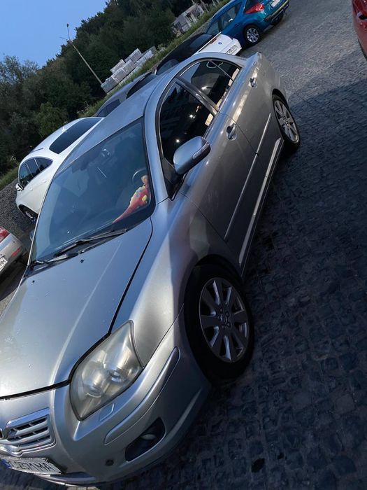 TOYOTA Avensis.