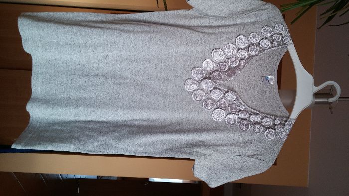 Popielata bluzeczka z bawełny z ozdobnym dekoltem - XXL !!