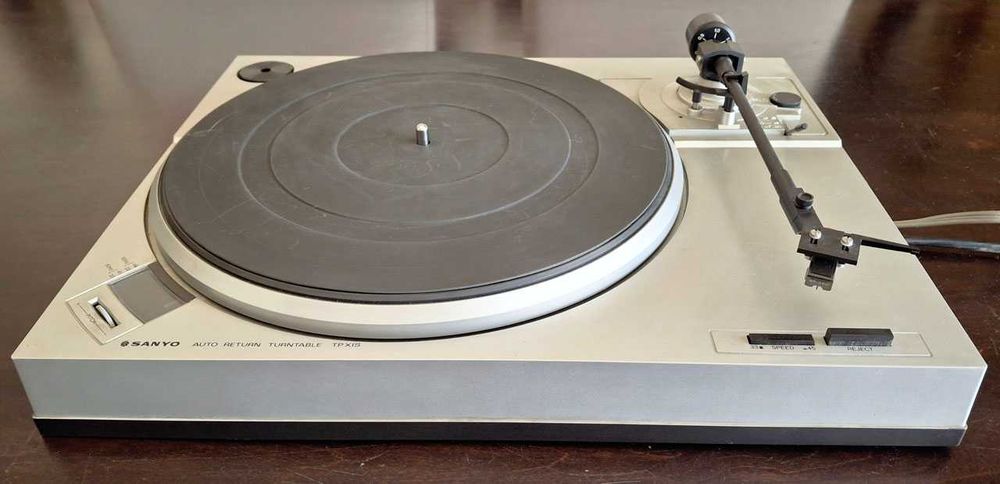 Gira discos Sanyo Vintage agulha nova excelente tudo manutenção feita