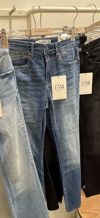 Продам нові джинси кльош Stradivarius розмір 32 , не підійшов розмір