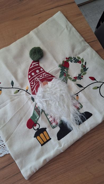 Poszewka świąteczna haftowana śliczna