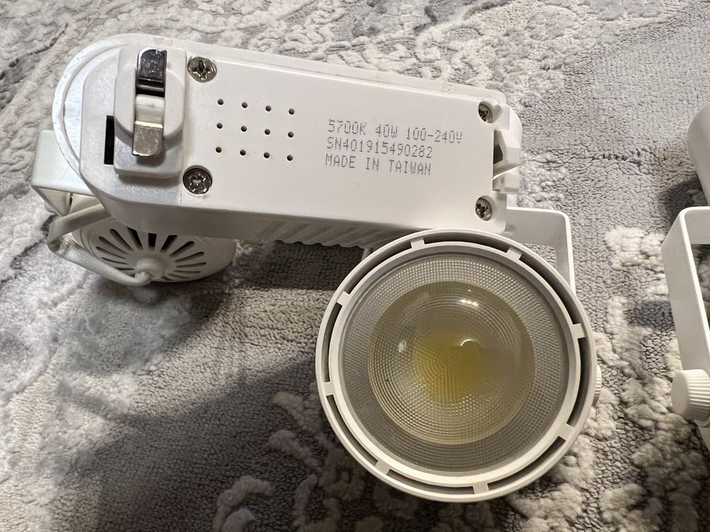 Трековый светильник LED 40w новый