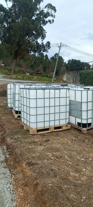 Vendo potes de 1000lts de água, em muito bom estado