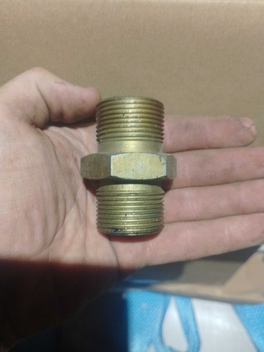 Штуцер на РВД экскаватора