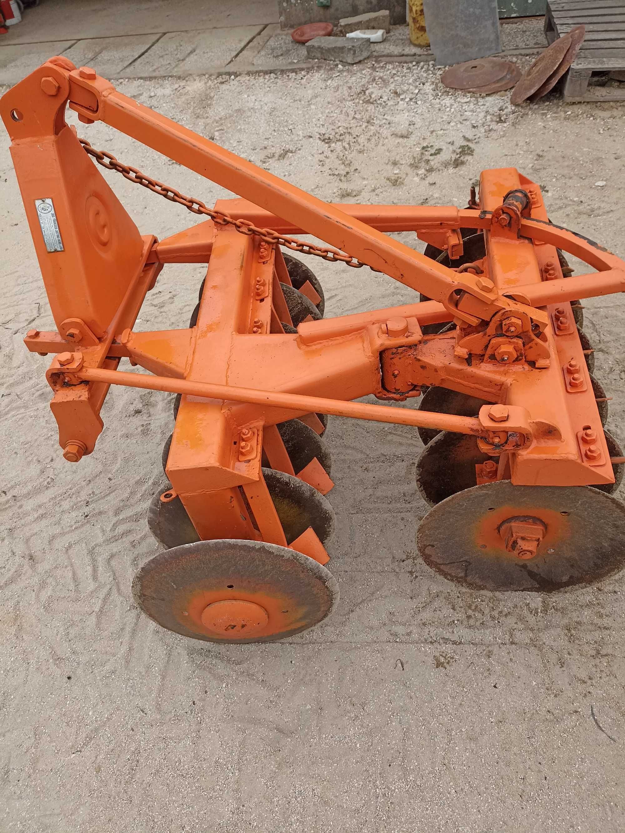 Alfaia agrícola grade de disco Galucho