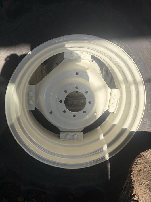 Koła New Holland Case opony 16.9- 30 420mm Mitas