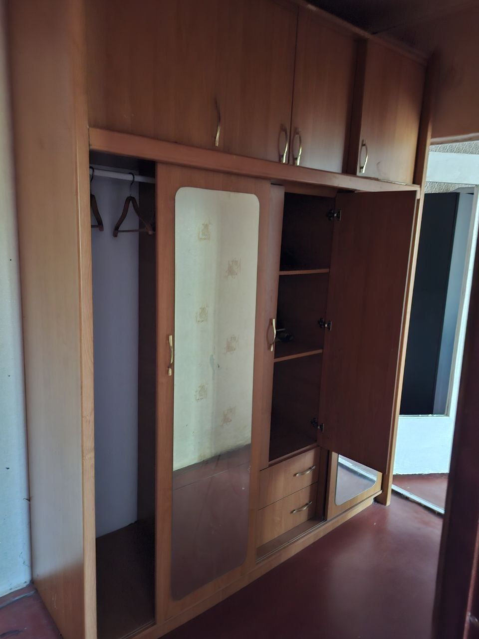 Продам прихожую в коридор!