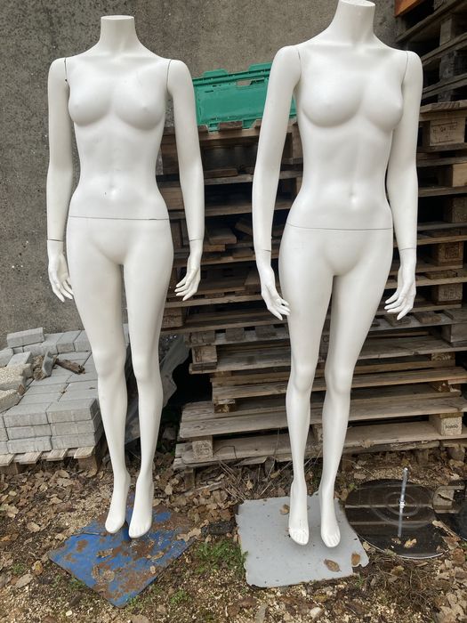 Manequins mulheres com apoio