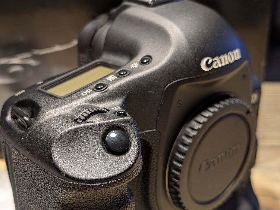 Камера Canon EOS 1D Mark IV