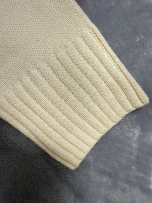 Молочний светр H&M