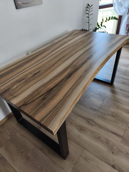 Stół  do salonu,drewniany orzech włoski loft