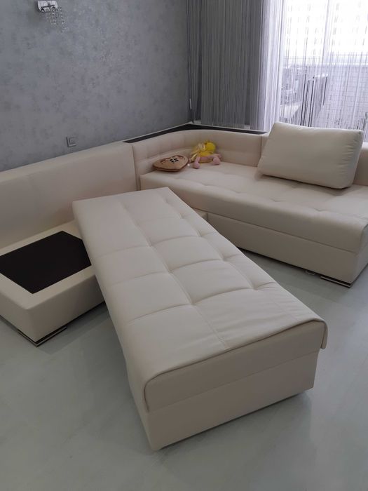 Продам кутовий диван Blest (модель Дженезі)