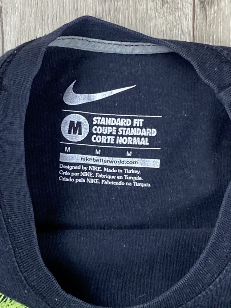 Nike standard fit футболка M размер футбольная чёрная с лого оригинал