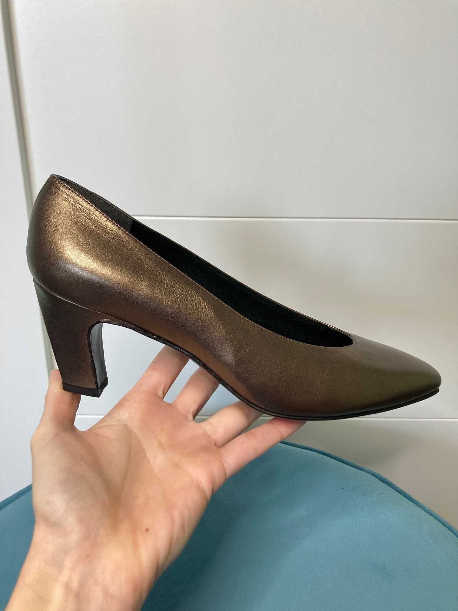 Nowe brązowe metaliczne buty czółenka Stuart Weitzman luksus 38