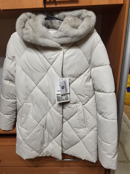 Зимній пуховик .