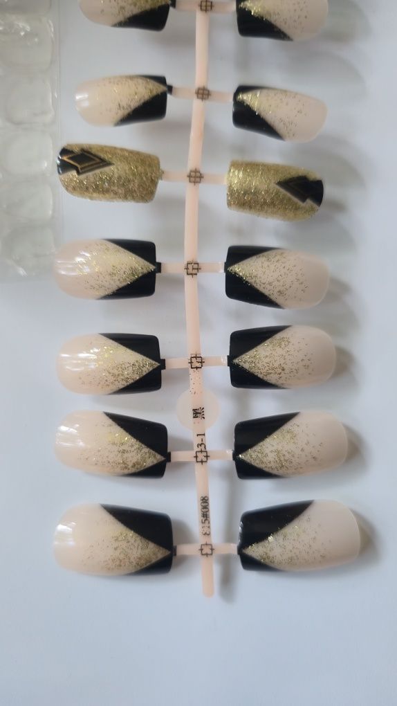 Zestaw Sztucznych Paznokci Czarno Złoty Manicure